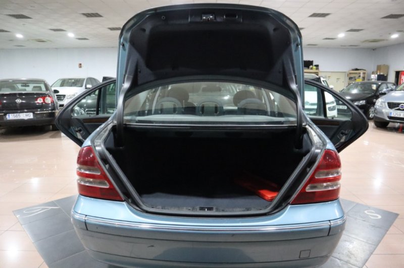 MERCEDES-BENZ C 220 CDI DE 143 CV Y 6 VELOCIDADES