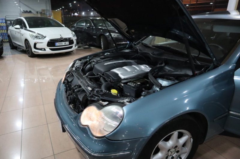 MERCEDES-BENZ C 220 CDI DE 143 CV Y 6 VELOCIDADES