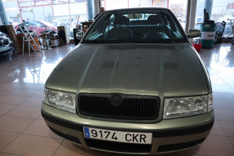 SKODA OCTAVIA 1600 INYECCION DE GASOLINA DE 102 CV