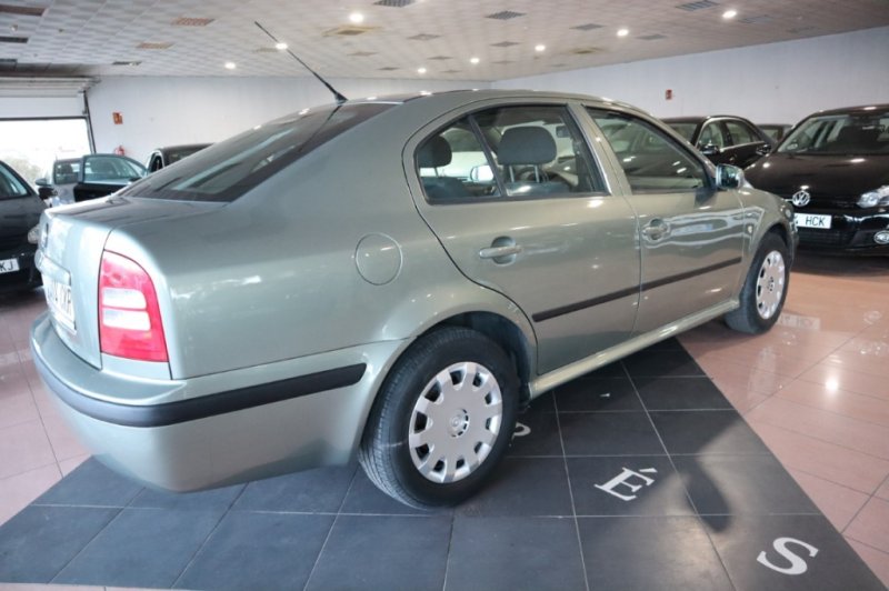 SKODA OCTAVIA 1600 INYECCION DE GASOLINA DE 102 CV