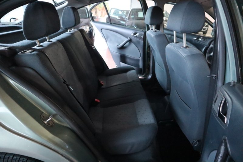 SKODA OCTAVIA 1600 INYECCION DE GASOLINA DE 102 CV