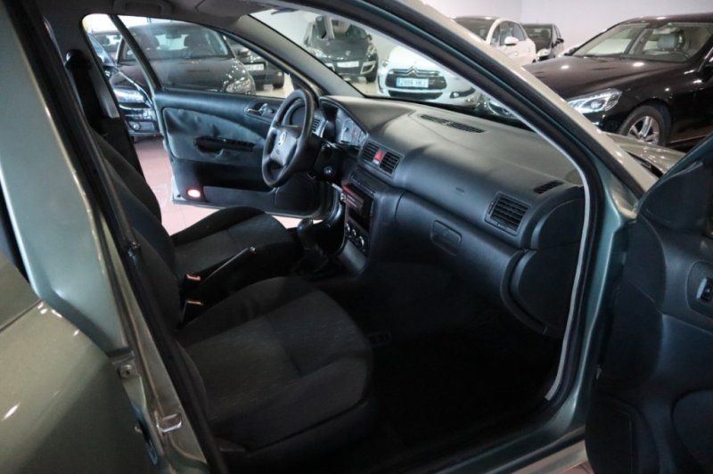 SKODA OCTAVIA 1600 INYECCION DE GASOLINA DE 102 CV