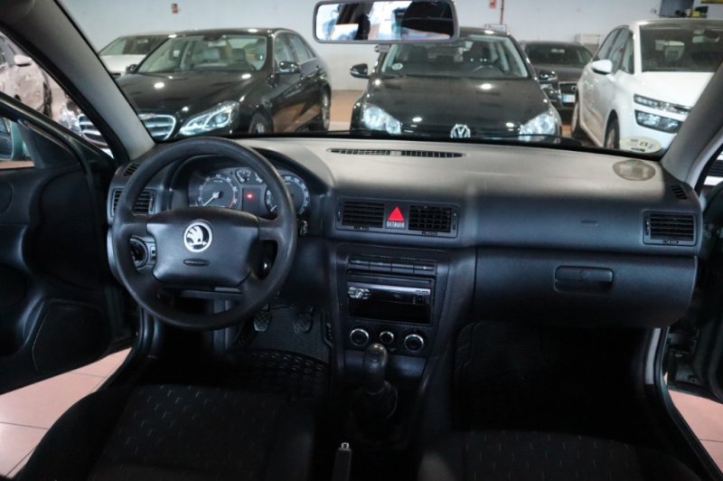 SKODA OCTAVIA 1600 INYECCION DE GASOLINA DE 102 CV