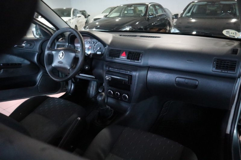 SKODA OCTAVIA 1600 INYECCION DE GASOLINA DE 102 CV