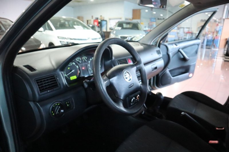 SKODA OCTAVIA 1600 INYECCION DE GASOLINA DE 102 CV