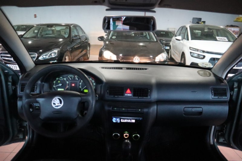 SKODA OCTAVIA 1600 INYECCION DE GASOLINA DE 102 CV