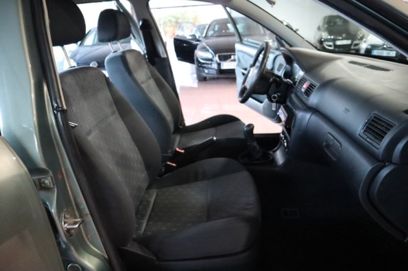 SKODA OCTAVIA 1600 INYECCION DE GASOLINA DE 102 CV