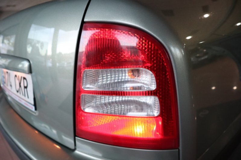 SKODA OCTAVIA 1600 INYECCION DE GASOLINA DE 102 CV