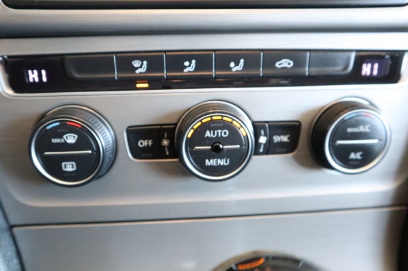 VOLKSWAGEN GOLF 1600 TDI DE 110 CV