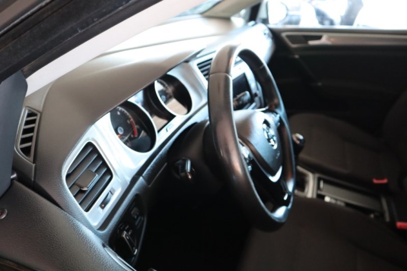 VOLKSWAGEN GOLF 1600 TDI DE 110 CV