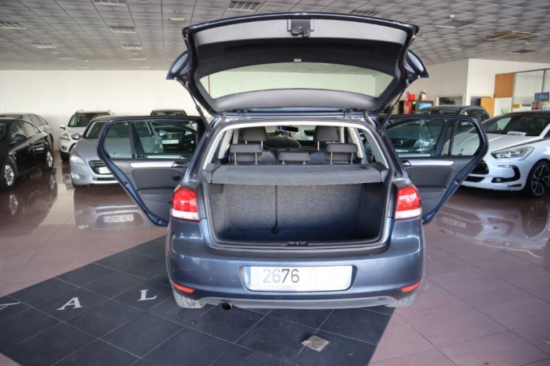 VOLKSWAGEN GOLF 1600 TDI DE 105 Y CAJA DE CAMBIOS AUT.
