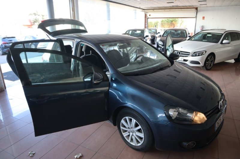VOLKSWAGEN GOLF 1600 TDI DE 105 Y CAJA DE CAMBIOS AUT.