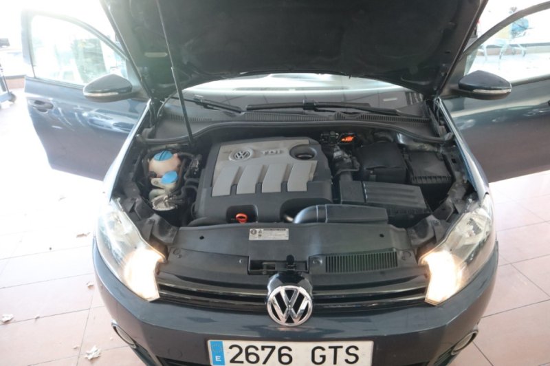 VOLKSWAGEN GOLF 1600 TDI DE 105 Y CAJA DE CAMBIOS AUT.