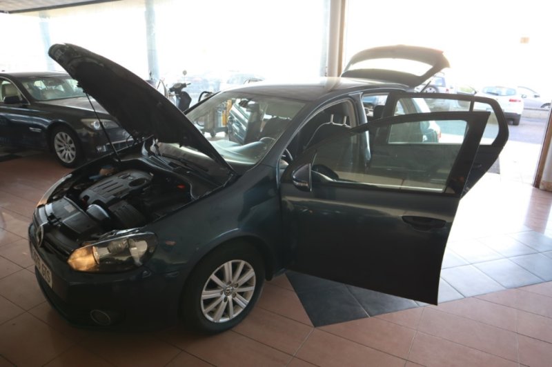 VOLKSWAGEN GOLF 1600 TDI DE 105 Y CAJA DE CAMBIOS AUT.