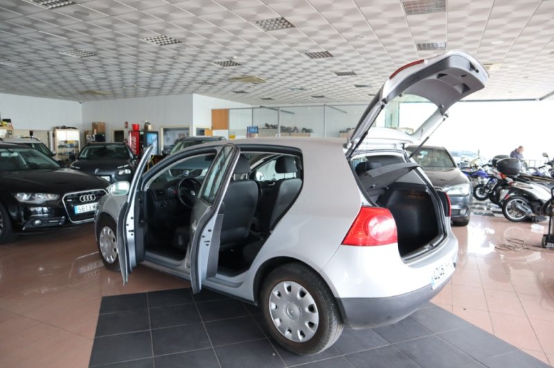 VOLKSWAGEN GOLF 1900 TDI DE 105 CV CON 5 PUERTAS