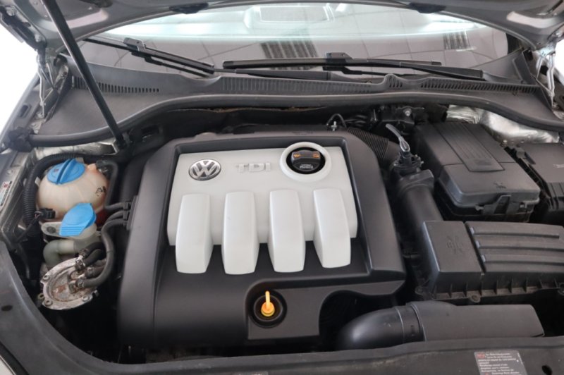 VOLKSWAGEN GOLF 1900 TDI DE 105 CV CON 5 PUERTAS