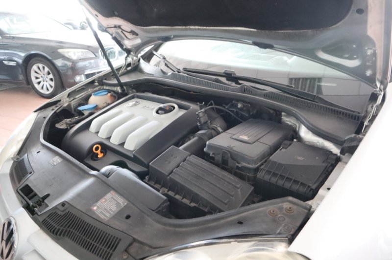 VOLKSWAGEN GOLF 1900 TDI DE 105 CV CON 5 PUERTAS