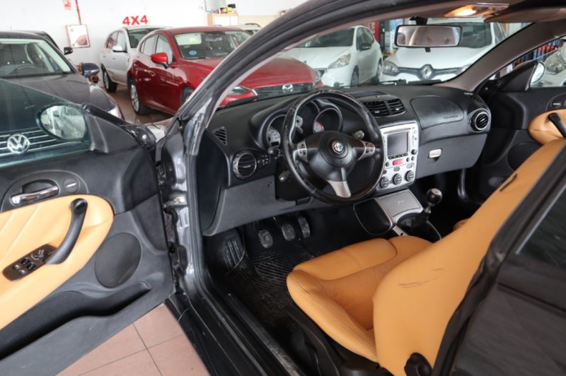 ALFA ROMEO GT 1900 JTD T/DIESEL DE 250 CV Y 6 VEL.