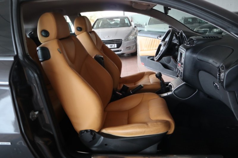 ALFA ROMEO GT 1900 JTD T/DIESEL DE 250 CV Y 6 VEL.