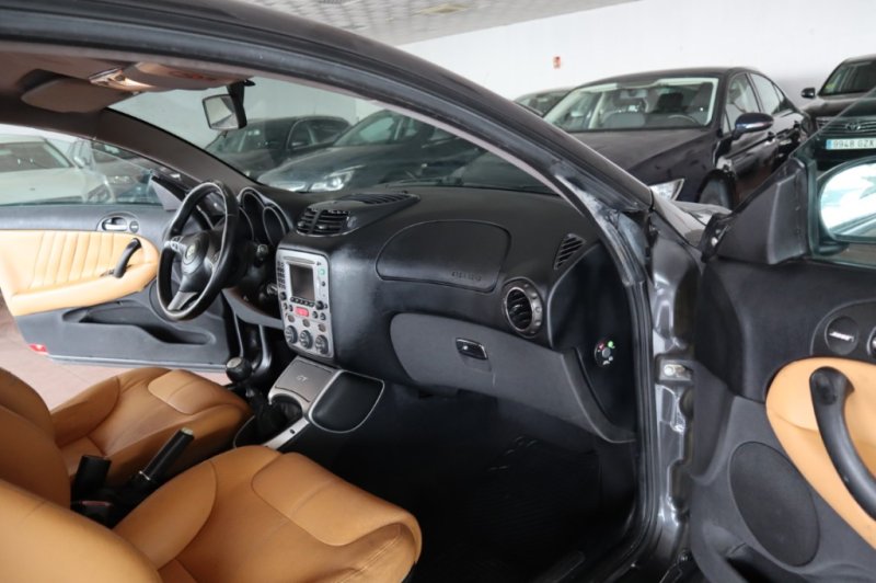 ALFA ROMEO GT 1900 JTD T/DIESEL DE 250 CV Y 6 VEL.