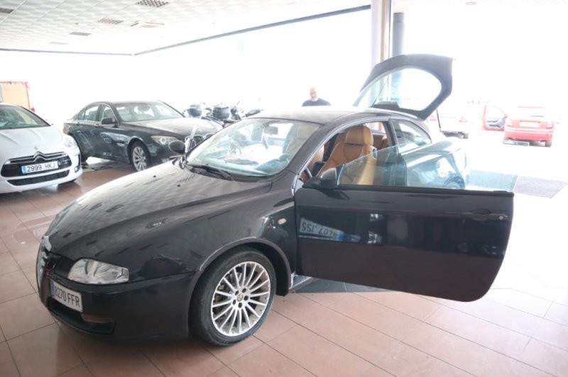 ALFA ROMEO GT 1900 JTD T/DIESEL DE 250 CV Y 6 VEL.