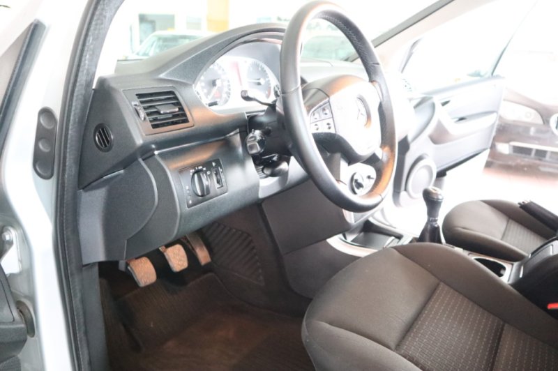 MERCEDES-BENZ B 200 MONOVOLUMEN DE 5 PUERTAS