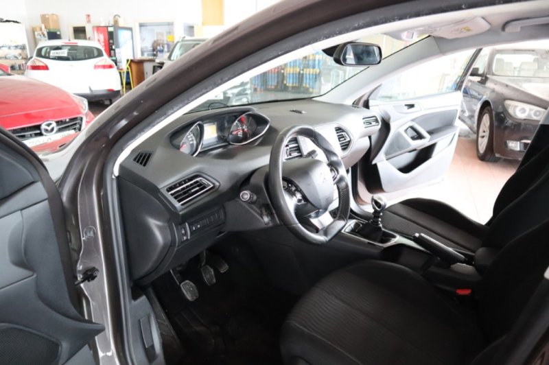 PEUGEOT 308 1600 HDI CON 5 PUERTAS