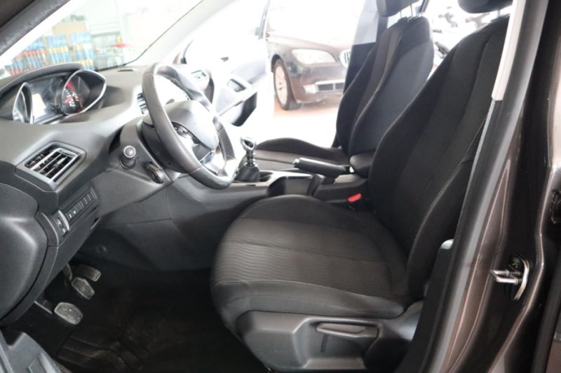 PEUGEOT 308 1600 HDI CON 5 PUERTAS
