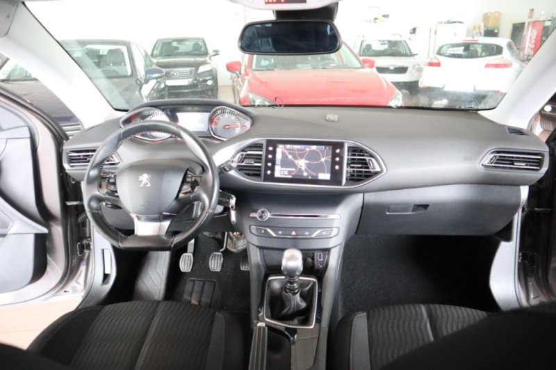 PEUGEOT 308 1600 HDI CON 5 PUERTAS