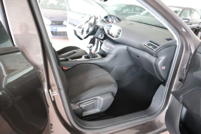 PEUGEOT 308 1600 HDI CON 5 PUERTAS