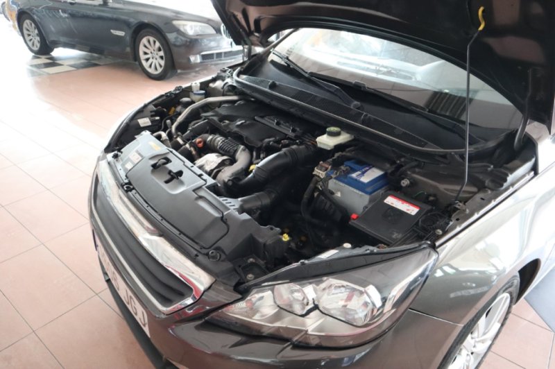 PEUGEOT 308 1600 HDI CON 5 PUERTAS