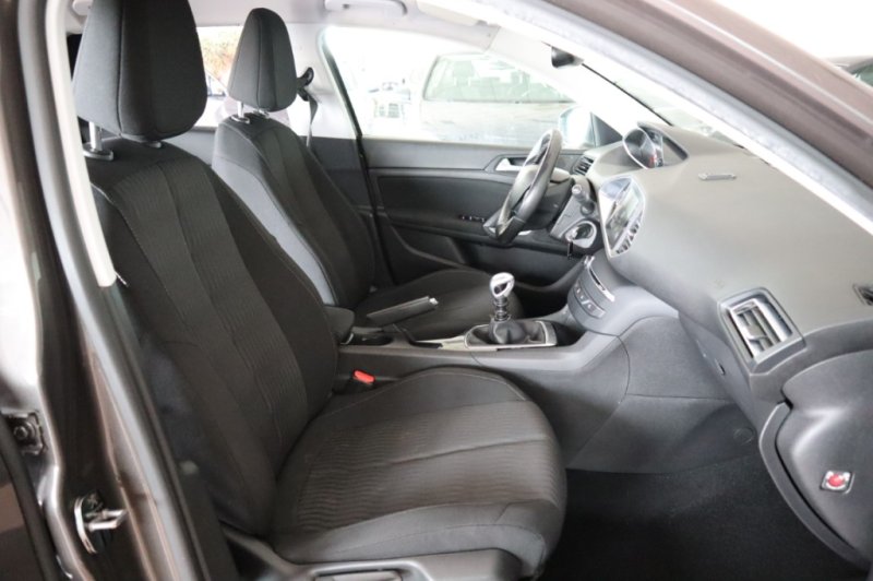 PEUGEOT 308 1600 HDI CON 5 PUERTAS