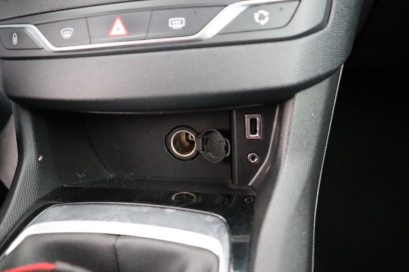 PEUGEOT 308 1600 HDI CON 5 PUERTAS