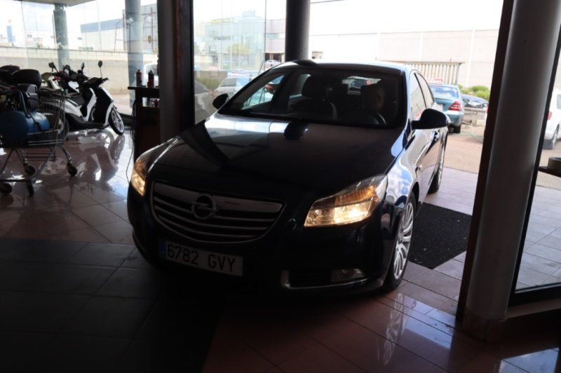 OPEL INSIGNIA 2.0 TURBO DIESEL DE 130 CV Y 6 VEL.