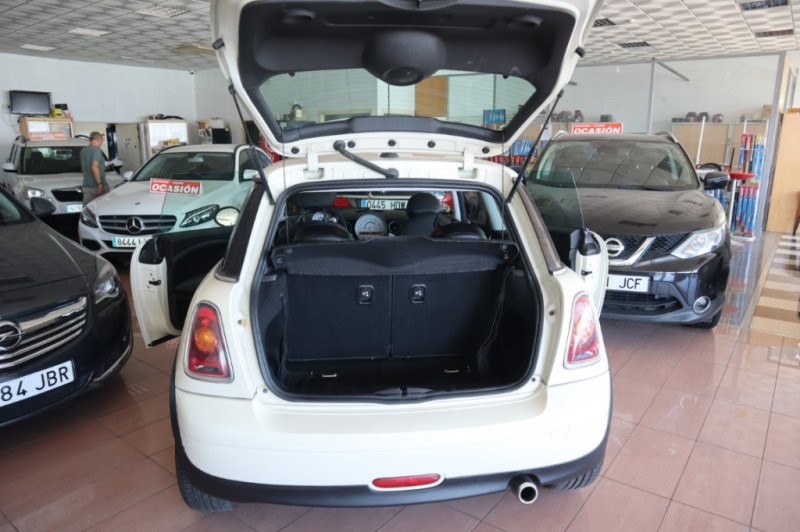MINI COOPER DIESEL DE 1600 CC Y 110 CV CON 6 VEL.