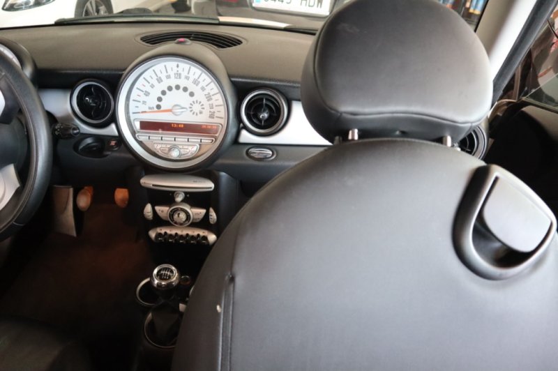 MINI COOPER DIESEL DE 1600 CC Y 110 CV CON 6 VEL.