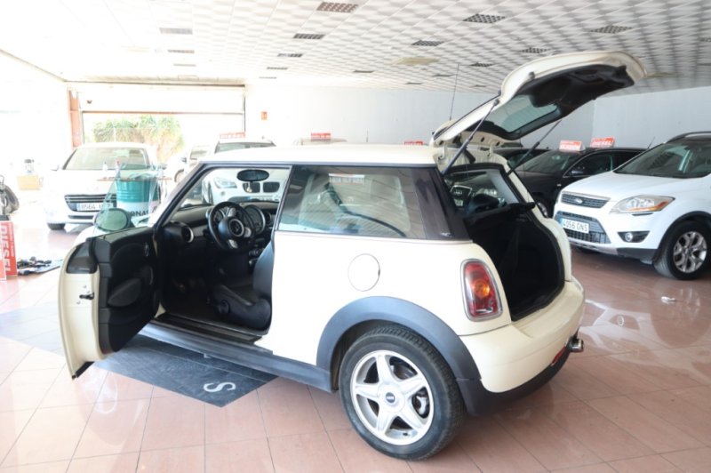 MINI COOPER DIESEL DE 1600 CC Y 110 CV CON 6 VEL.