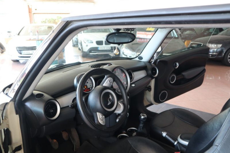 MINI COOPER DIESEL DE 1600 CC Y 110 CV CON 6 VEL.