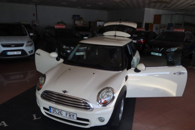 MINI COOPER DIESEL DE 1600 CC Y 110 CV CON 6 VEL.