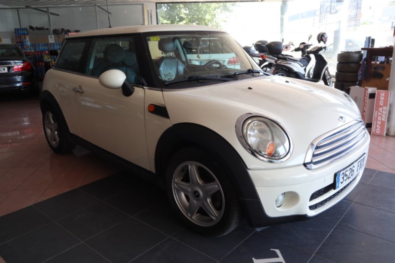 MINI COOPER DIESEL DE 1600 CC Y 110 CV CON 6 VEL.