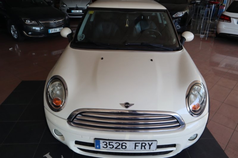 MINI COOPER DIESEL DE 1600 CC Y 110 CV CON 6 VEL.