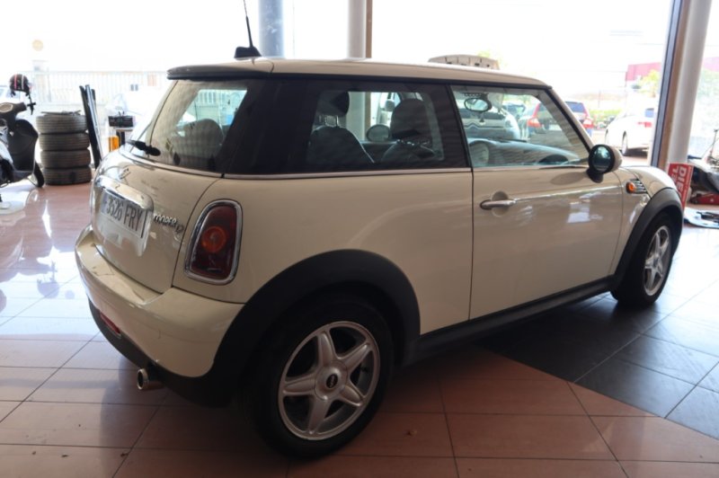 MINI COOPER DIESEL DE 1600 CC Y 110 CV CON 6 VEL.