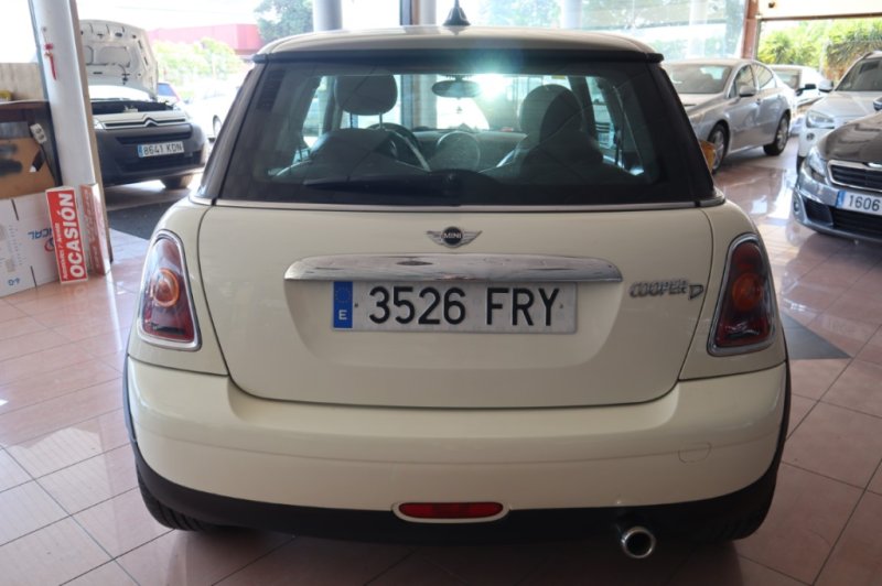 MINI COOPER DIESEL DE 1600 CC Y 110 CV CON 6 VEL.