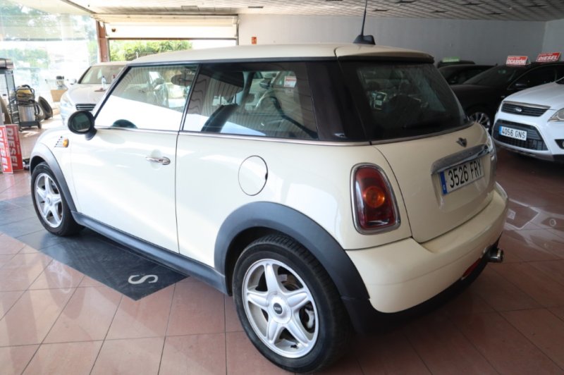 MINI COOPER DIESEL DE 1600 CC Y 110 CV CON 6 VEL.