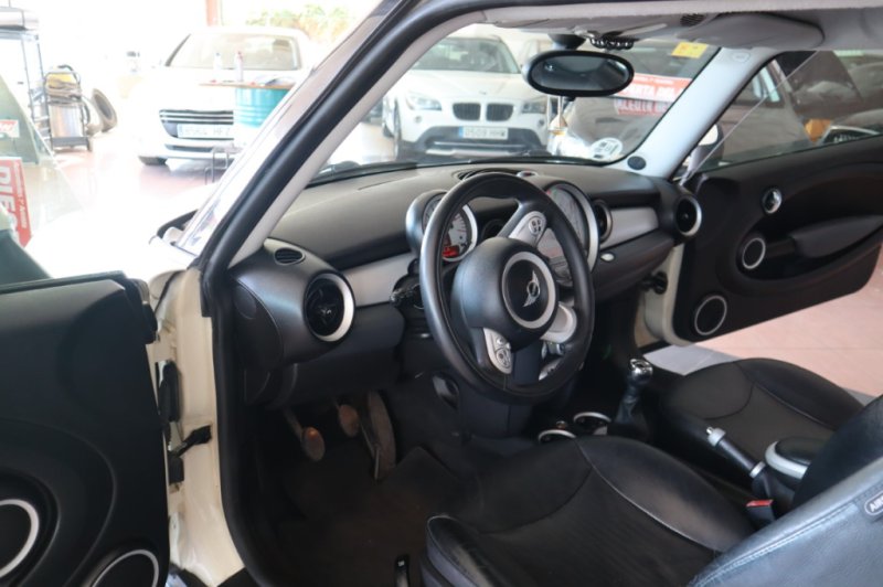 MINI COOPER DIESEL DE 1600 CC Y 110 CV CON 6 VEL.
