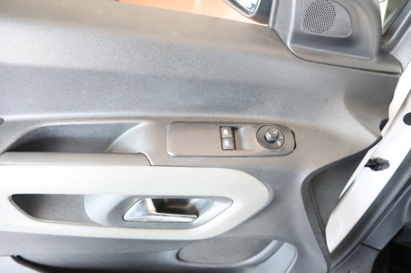 PEUGEOT RIFTER HDI DE 130 CV CON 5 PLAZAS