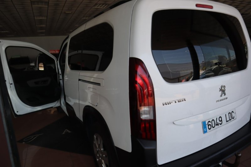 PEUGEOT RIFTER HDI DE 130 CV CON 5 PLAZAS