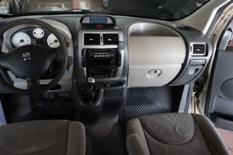 PEUGEOT EXPERT 2.0 HDI DE 120 CV Y 6 VEL.