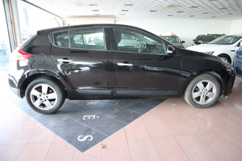 RENAULT MEGANE 1500 DCI TURBO DIESEL CON 6 VEL.