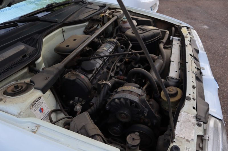 RENAULT R 19 1800 CC GASOLINA CON 5 PLAZAS